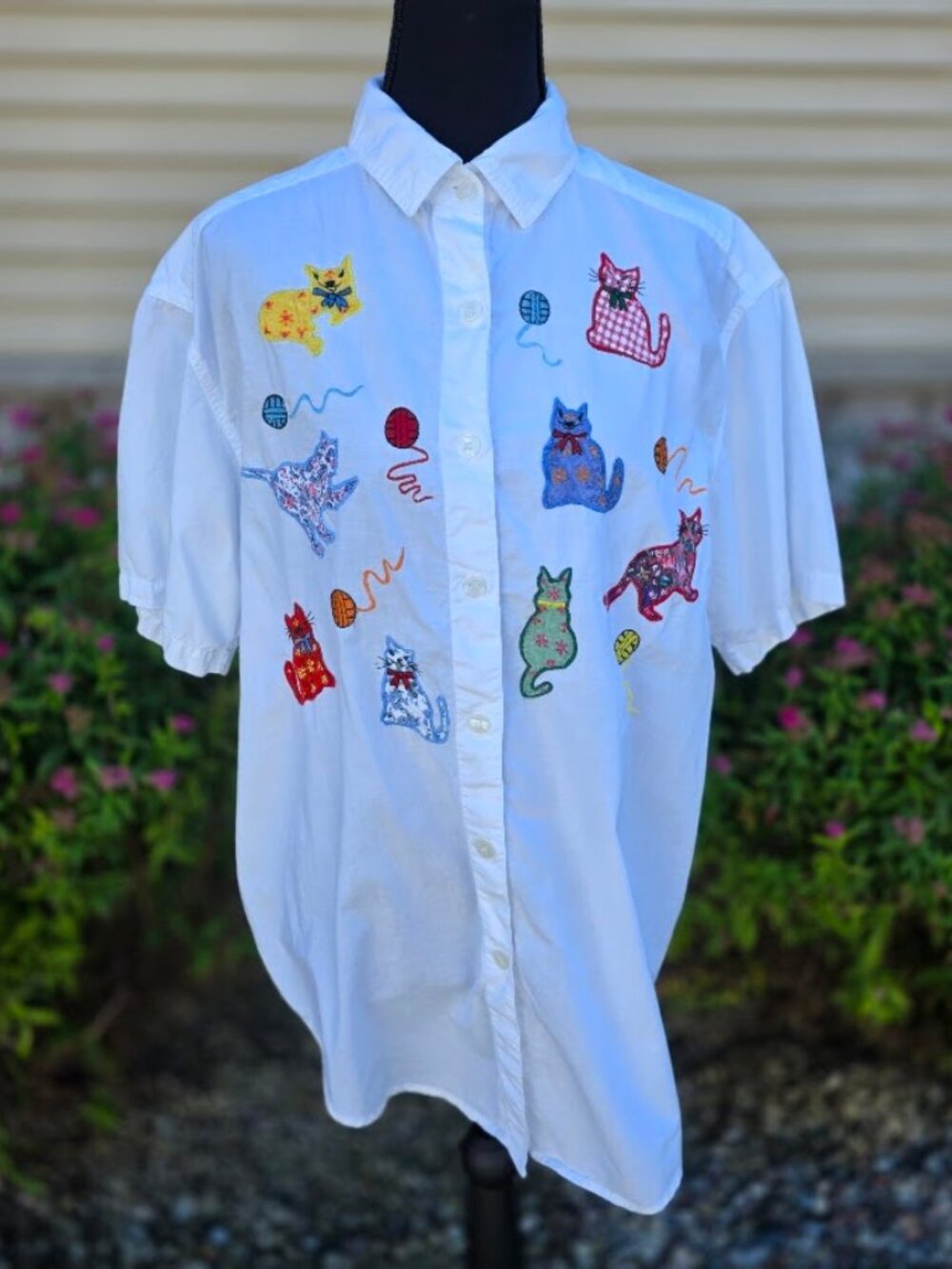 Vintage 90s Casey & Max Embroidered Cat Button Up Shirt
